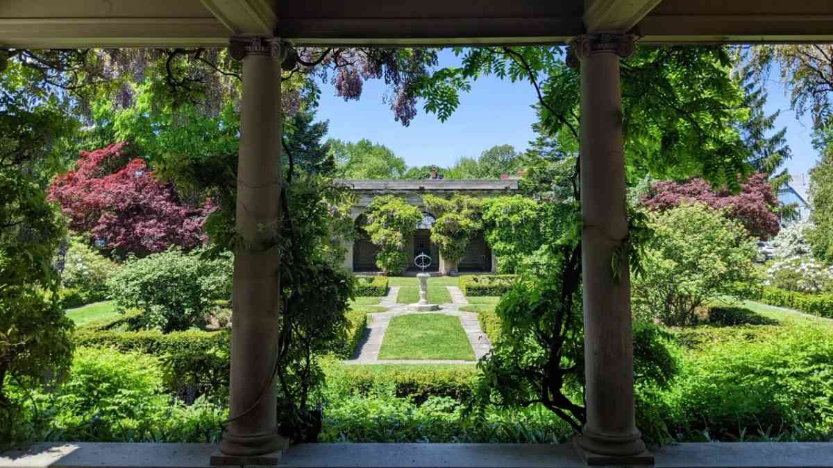 George Eastman Mansion front garden
