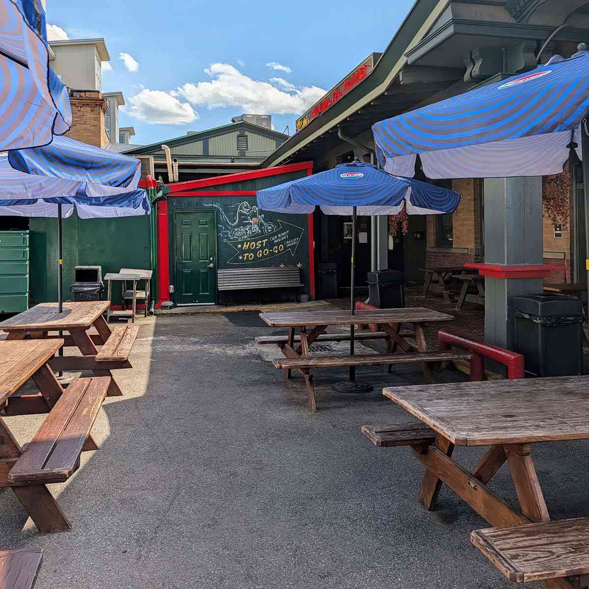 Dinosaur Bar-B-Que Rochester outdoor seating