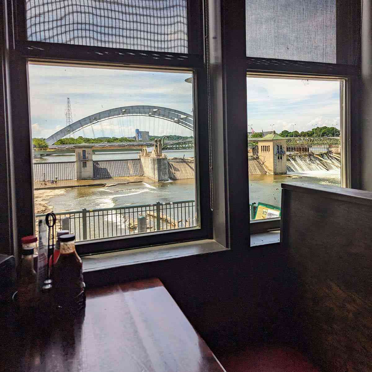 Dinosaur Bar-B-Que Rochester wide view
