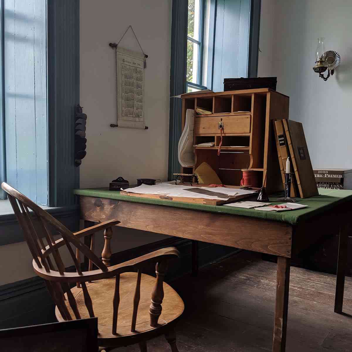 Fort Ontario desk