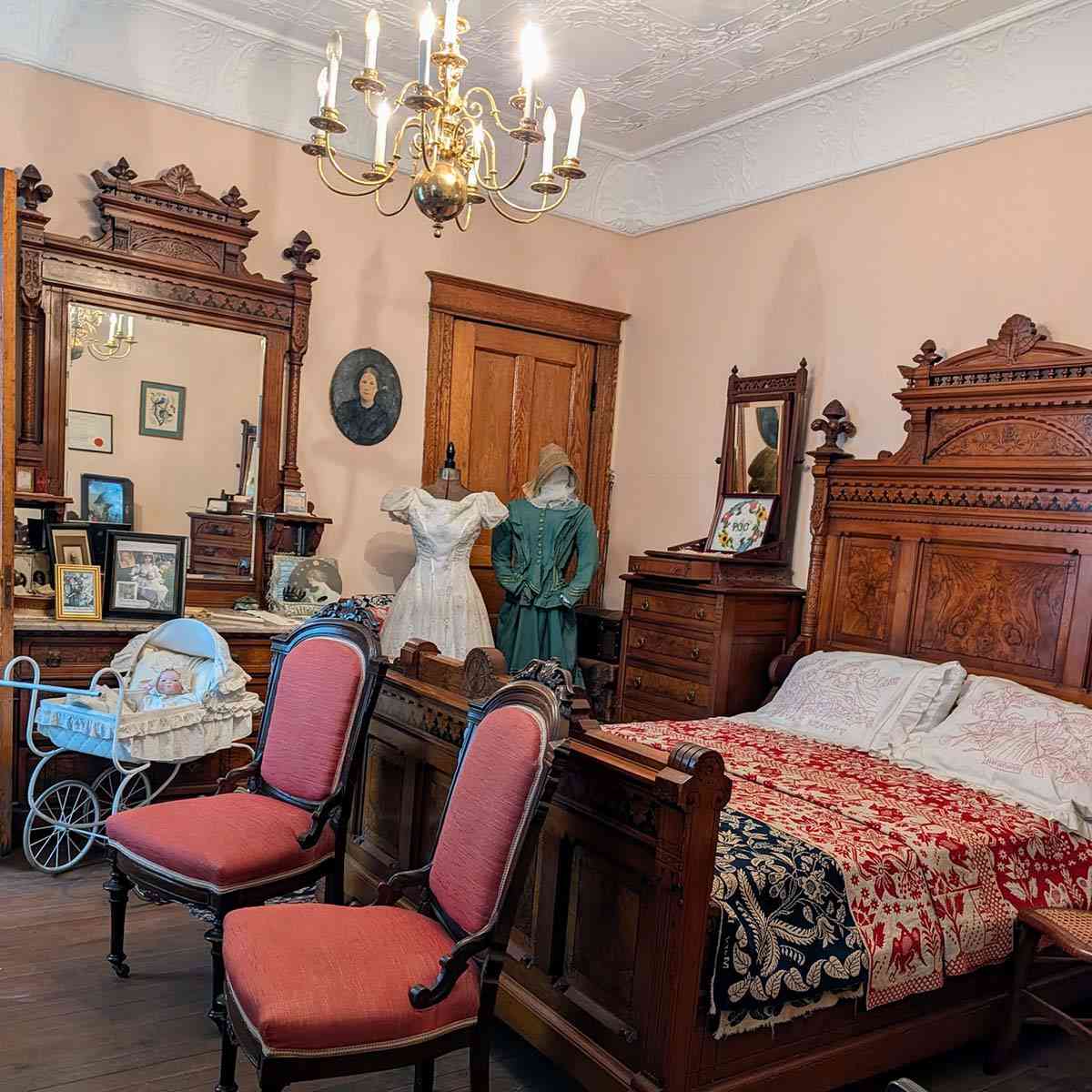 Historic Palmyra Museum bedroom