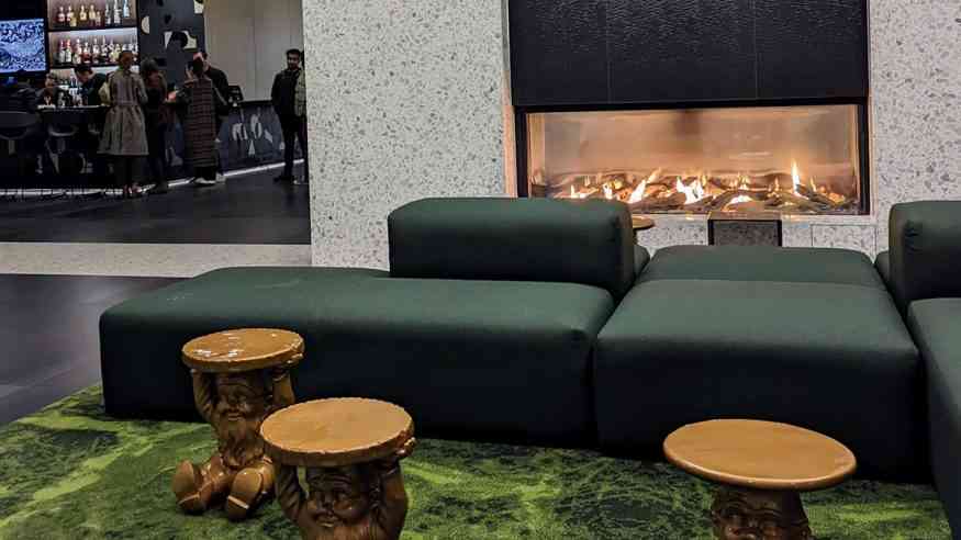 Lilas Hampton Inn Rochester Downtown fireplace