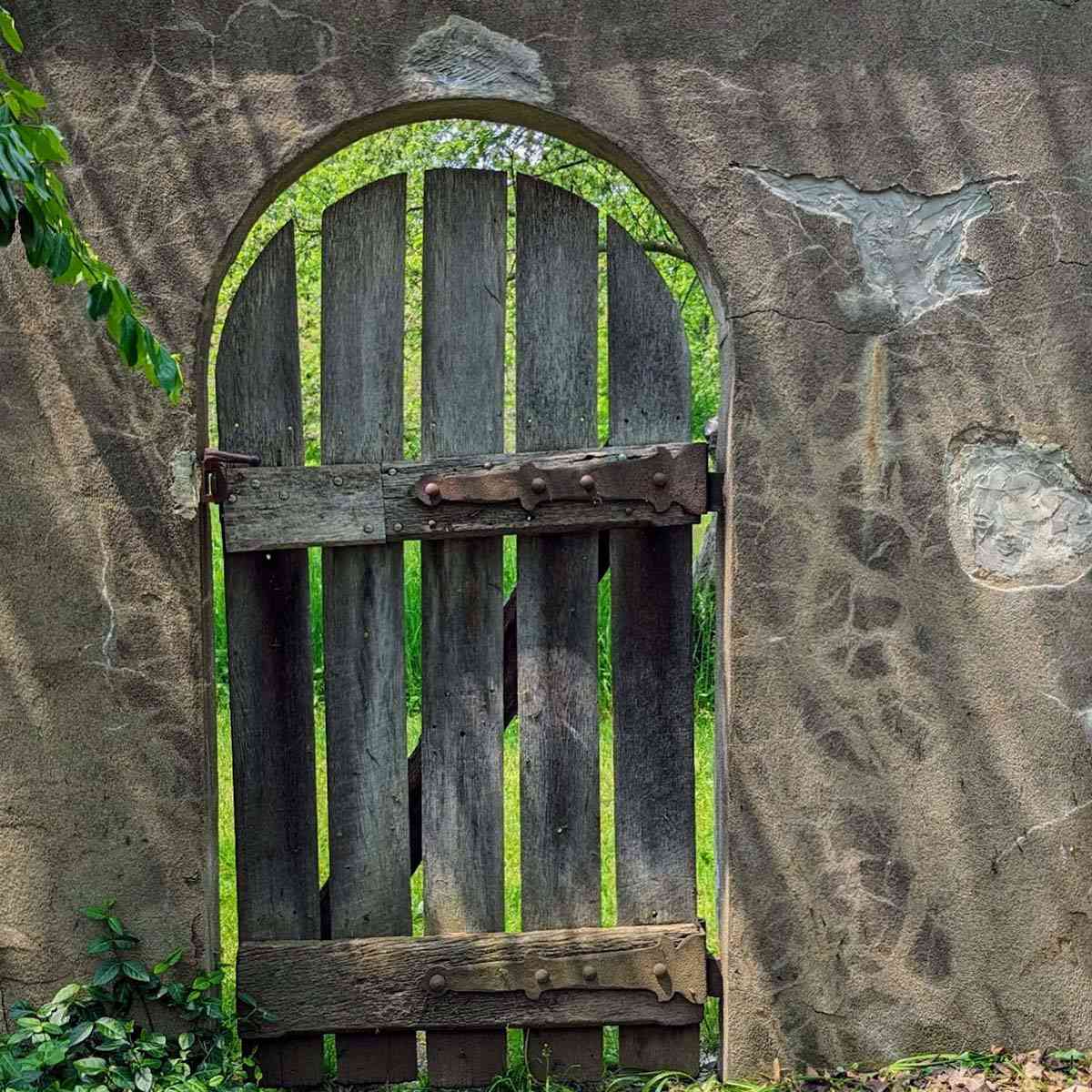 Linwood Gardens gate
