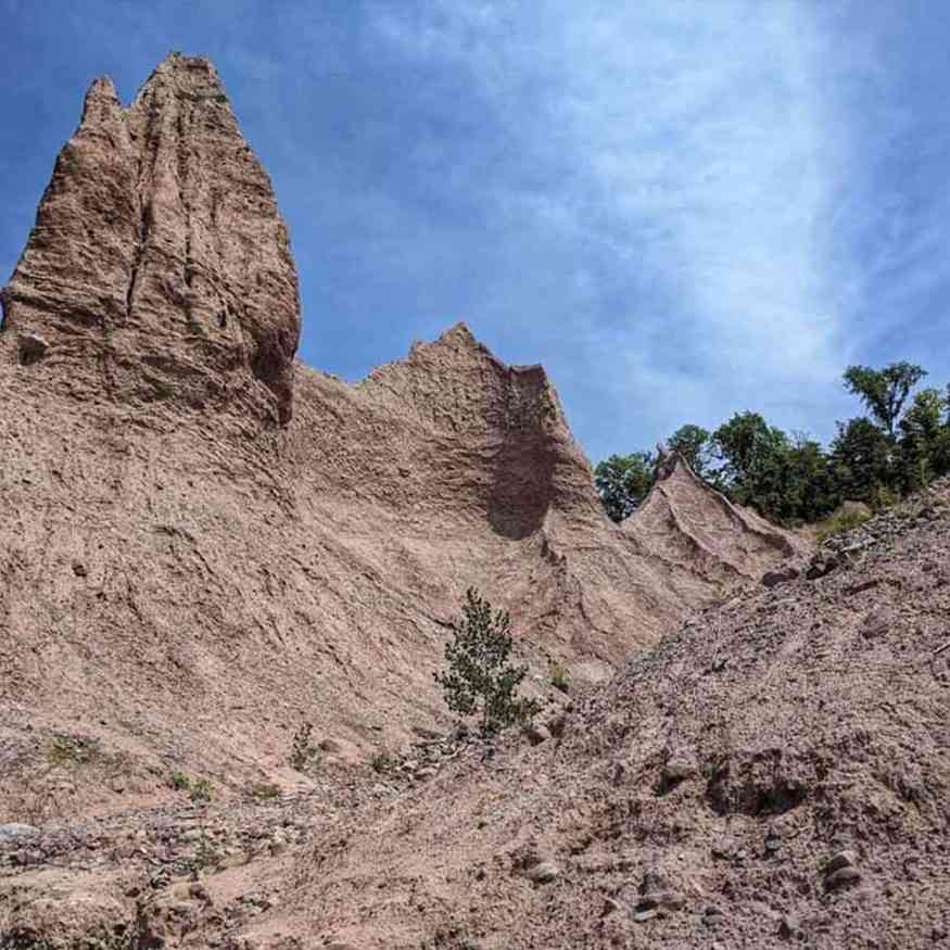 Chimney Bluffs State Park